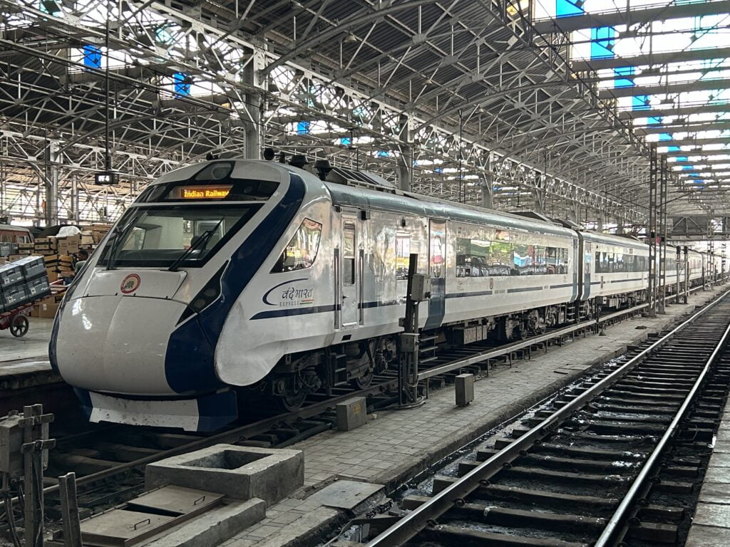 5 Things to Know About Indian Railways Vande bharat super fast Indian train
